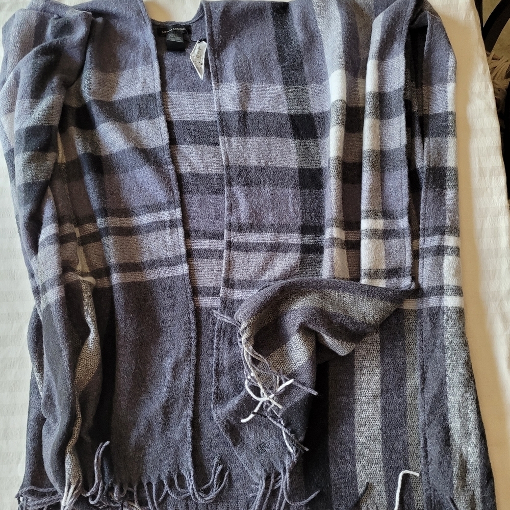 Banana Republic Charcoal Knit Poncho - Picture 2 of 5